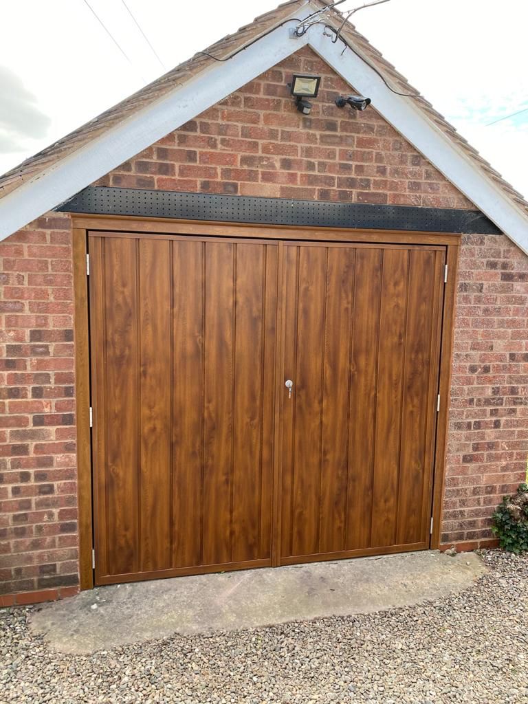 Select Cartmel Side Hinged door in Golden Oak